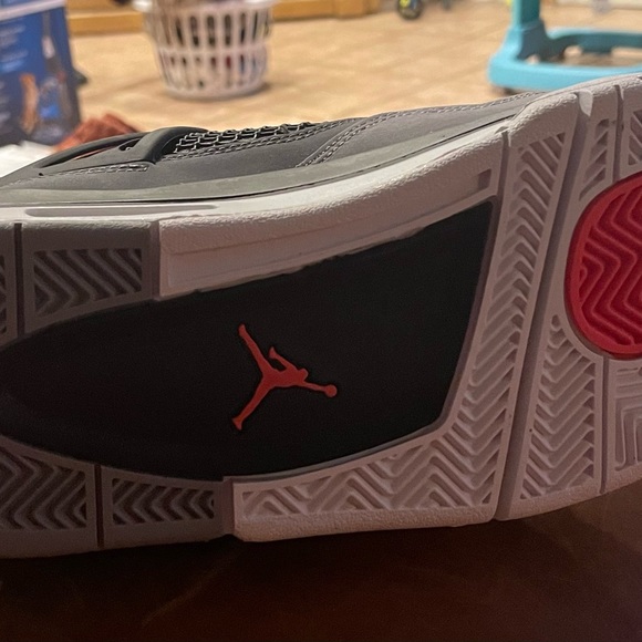 Jordan retro 3.  Dark Grey/Infared 23-black - Picture 1 of 3
